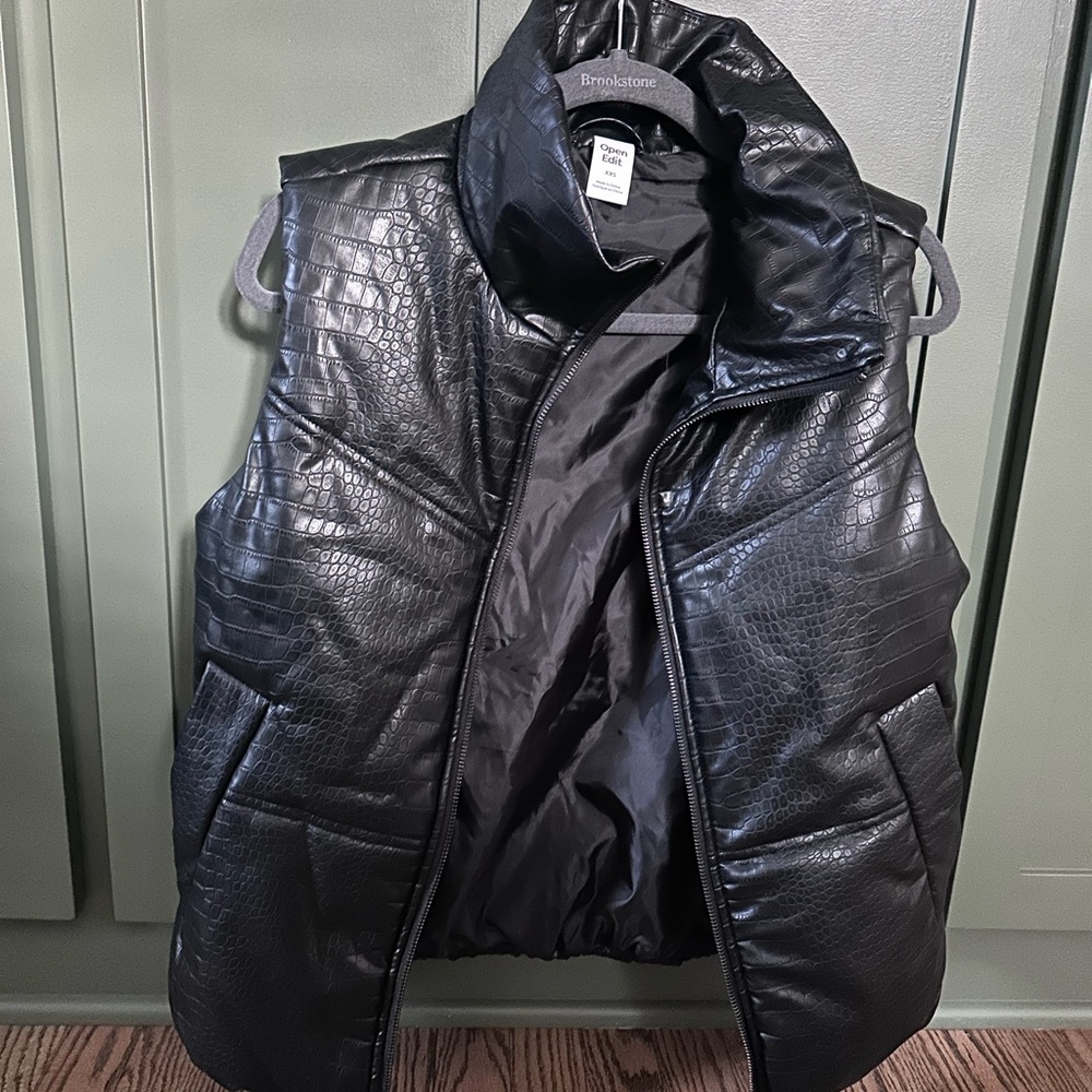 New without tags! Women's Black faux leather XXS vest